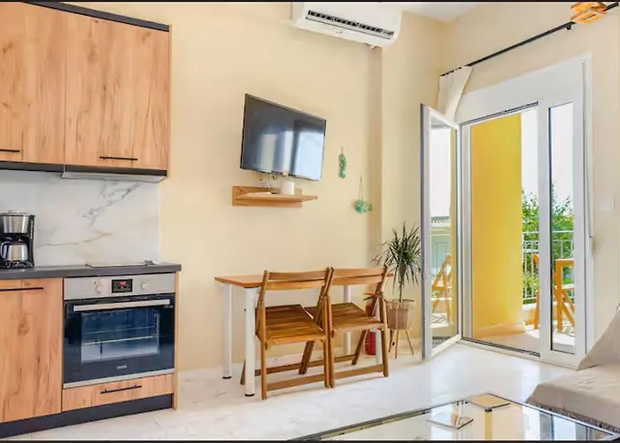 Sun, Sea & Zest, 100m To Beach! Апартаменты